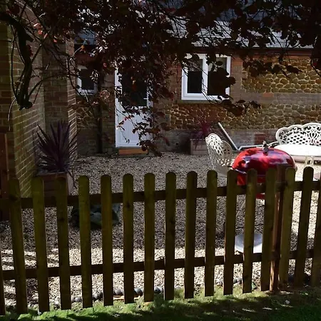 Lovely Garden Cottage In Snettisham Exterior photo