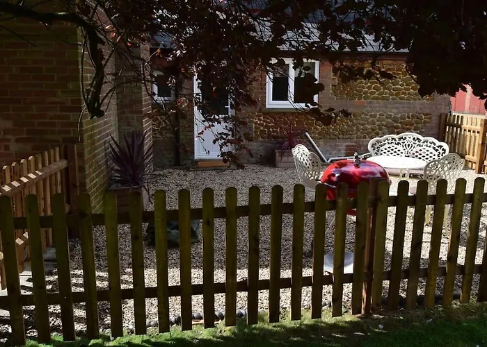 Lovely Garden Cottage In Snettisham